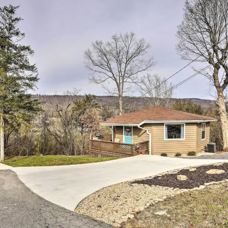 Picturesque Cottage in the Heart of Trenton!