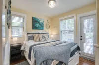 Seabrook Cabin- Private Yard & HotTub, 10 Minute Walk to Town, Dog Friendly