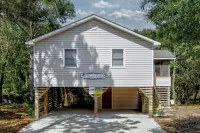 Wave Call, in Southern Shores, beckons you to this luxurious cottage!