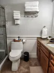 Central modern condo studio - ~5min drive from Weirs Beach & NH Bank Pavilion.
