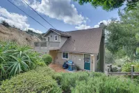 Hot Tub + Balcony: Rainbow Retreat Near Wineries! - Wifi