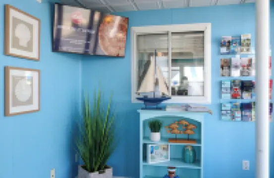 Mainsail Motel & Cottages