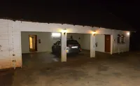 Maclear Manor - Parkplatz