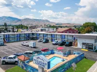 Holiday Lodge - parking