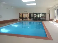 Quality Inn & Suites - piscina
