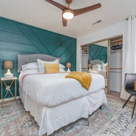 Center of city private Town Home W/fire pit &BBQ