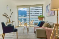 Beautiful apt-balcony in La Carolina 70” QLED TV