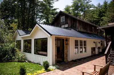 Outpost Inn Hotels in Highlands