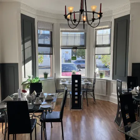 Beechwood Ensuite Guest House Отели рядом с достопримечательностью «Библиотека Карнеги»