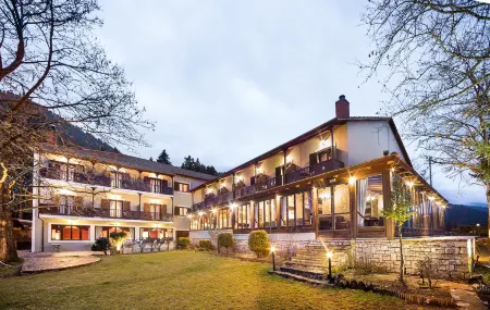 Country Club Hotel & Suites