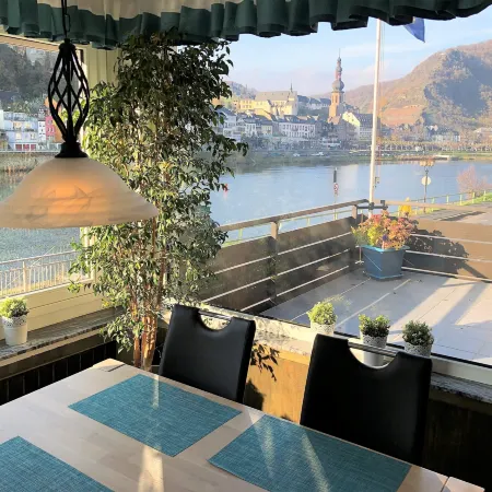 Ferienwohnungen Haus Zur Linde Отели в г. Кохем