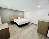 로드웨이 인 미네올라 호텔