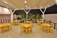 Arugambay Roccos - breakfast