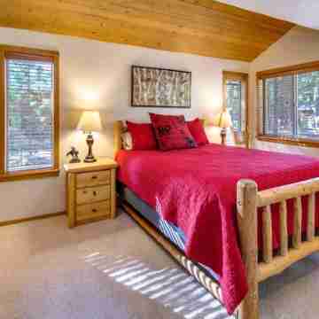 Whispering Timber our spacious 3 Bedroom, 3 Bath Family Home Rooms