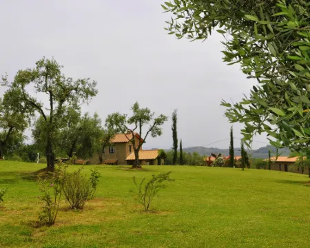 Borgo Nociquerceto Hotels in Tarano