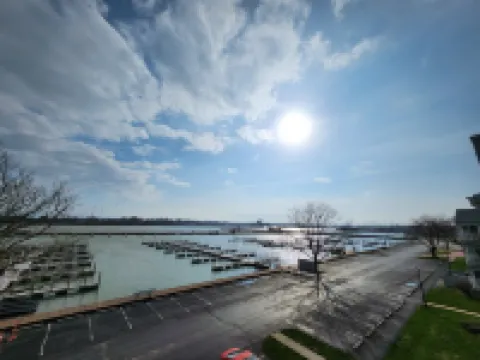 Port Clinton Paradise- 2 Bedroom Waterfront Condo:  Hot Tub, Sauna, Fire Pit