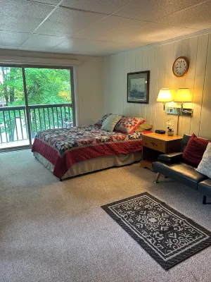 Peekaboo Lake Views!