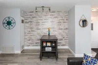 Balcony with Stunning Lake and River Views - Gorgeous Townhouse Getaway Hotels in Huron