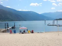 Beautiful Beach front cottage near Nelson, BC - Beach