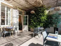 Logis Hôtel de la Tour Hotels in Libourne