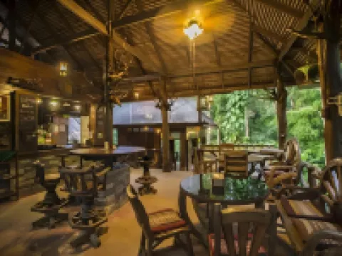 อาร์ต ริเวอร์วิว ลอดจ์ โรงแรมในอำเภอ พนม