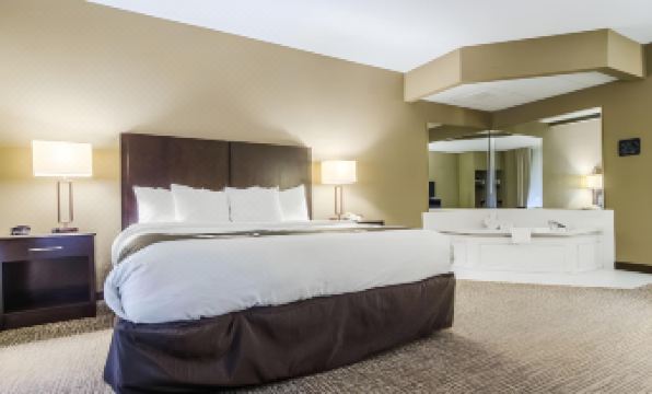 Quality Suites Graham - Burlington South