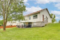 17 Mi to Columbus: Pickerington Home w/ Fire Pit! - 2-Star