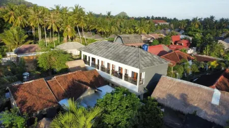 The White Bay Lombok Отели рядом с достопримечательностью «Pantai Selong Belanak»
