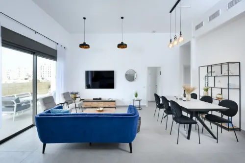 Stylish Coastal Oasis - Boutique