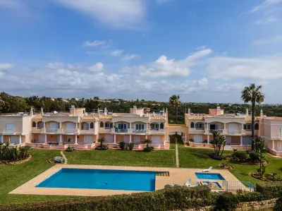 10 Marinha Two Bed Apt At Award Wining Beach Отели рядом с достопримечательностью «Serenity - Centro do bem-estar»