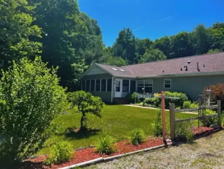 Cheerful three bedroom on beautiful Platte River