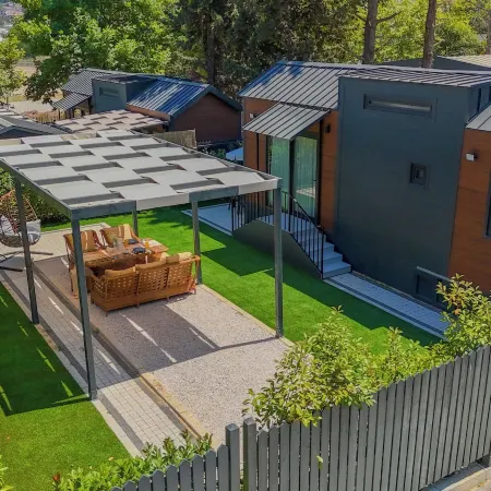 Baronet Tiny House Otel Отели рядом с достопримечательностью «Ярмарка в Ялова»