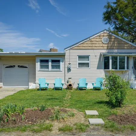 New Jersey Cottage w/ Grill - Short Walk to Beach!