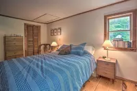Serene Riverfront StayThe Mill River Cabin - Country Houses