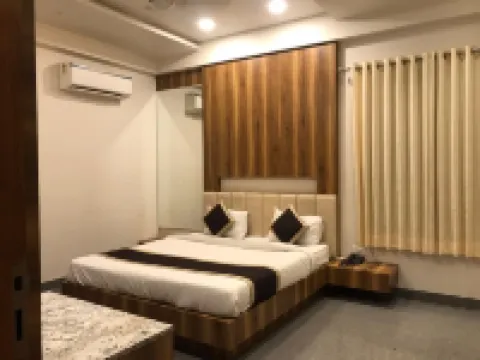 Divya Hotel & Restaurant