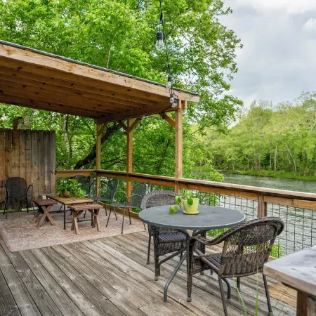 The Eloise: Greenbrier River Retreat + Tubes & Firepit
