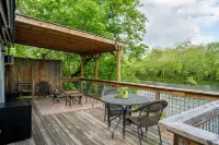 The Eloise: Greenbrier River Retreat + Tubes & Firepit