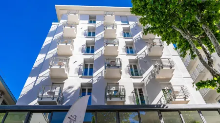 Hotel Eiffel Отели в г. Rivazzurra