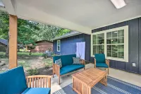 Modern Lakefront Retreat in Avinger - Parkplatz