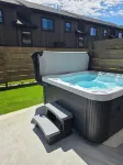 Luxury Retreat • Hot Tub • Walkable • Mountain Views • 3 King Bedrooms • Modern