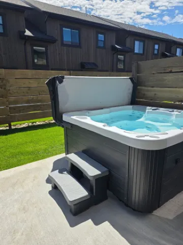 Luxury Retreat • Hot Tub • Walkable • Mountain Views • 3 King Bedrooms • Modern