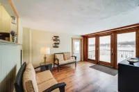 Family Cottage on Chaumont Bay, Walk to Downtown - 3-Star