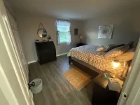 Secluded Waterfront Retreat 2 bed 1 1/2 baths private guest house w Pool & Beach