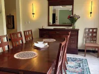 Luxurious 2-Bedroom 2 Bathroom Condo in Esterillos Este. Walk to Bejuco Beach! Hotel a Esterillos Este