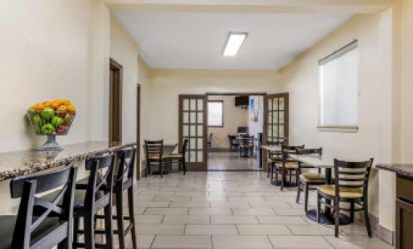 Days Inn by Wyndham Cortez