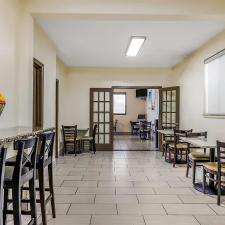 Days Inn by Wyndham Cortez