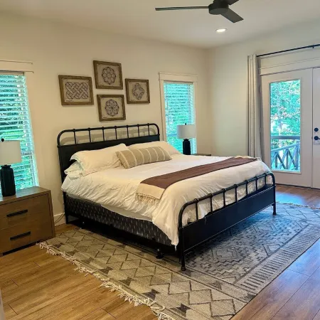 Lake House Gem: Cozy Waterfront Escape Hotéis em Camp County