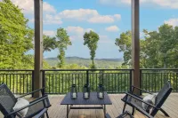 Ridge Haus : Modern Luxury Escape in Morganton