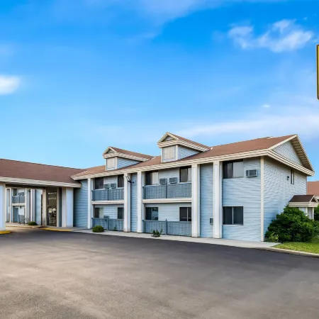 Super 8 by Wyndham la Crosse