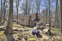 Pet-Friendly Cabin w/ Dock on Claytor Lake! - parking